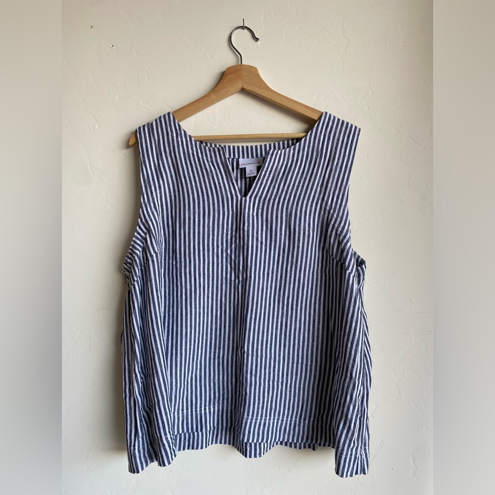 Liz Claiborne Women’s Navy and White Striped Sleeveless Top